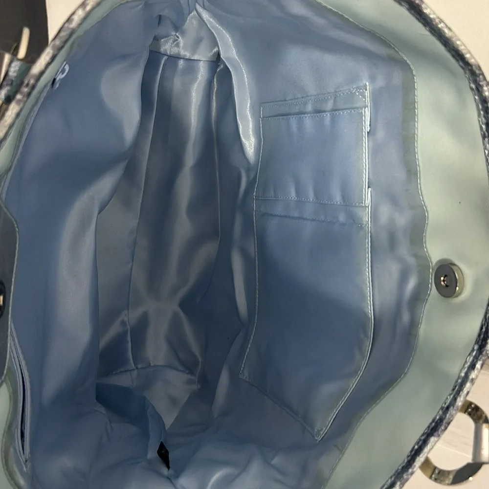 Guess | Paris Hilton| tote - Picture 6 of 8